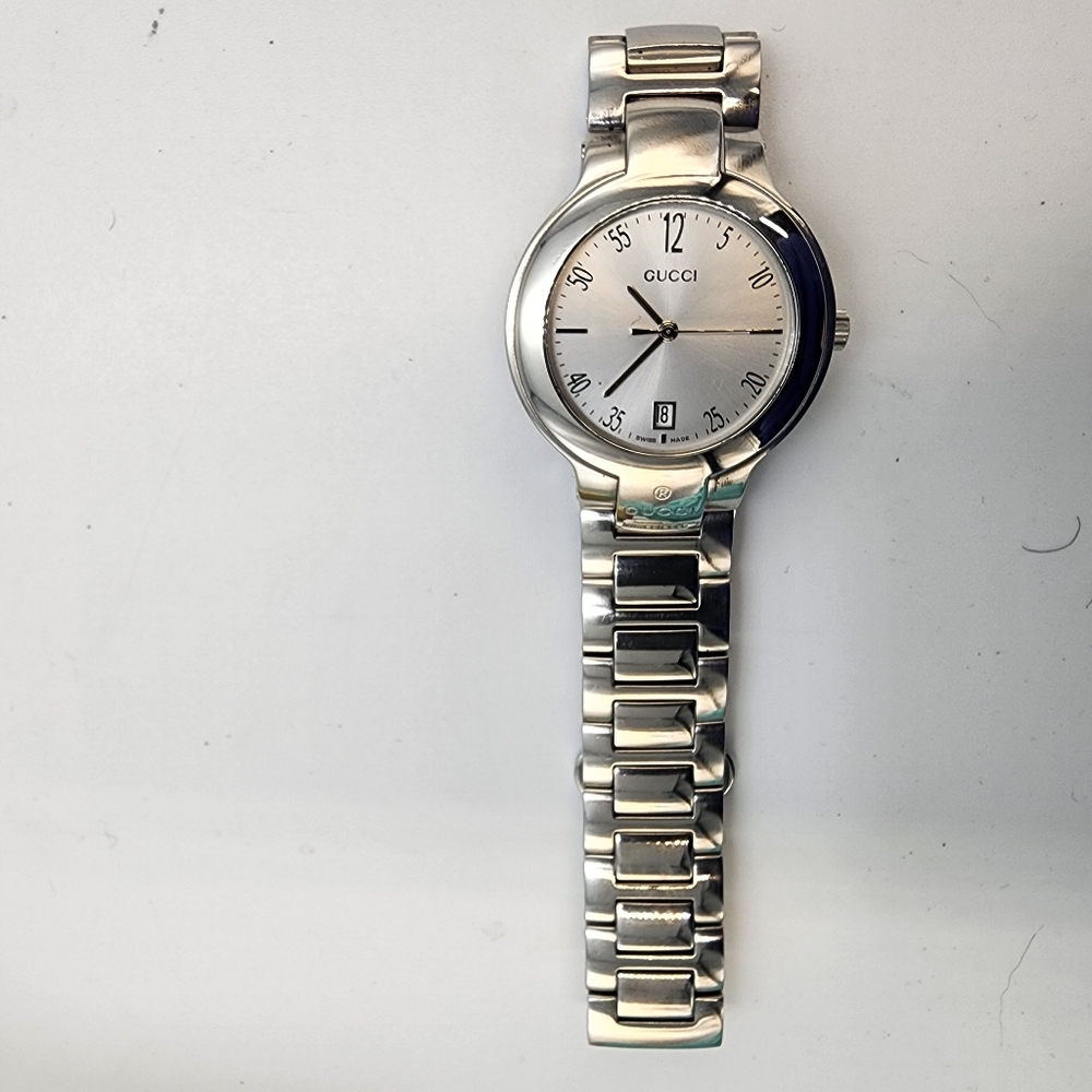 GUCCI 8800M Stainless Steel Swiss Made Watch - Picture 4 of 4